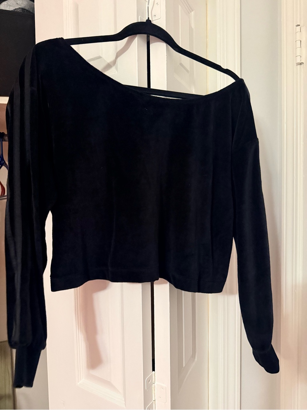Adidas Velour Black Off the Shoulder Crop Sweatshirt NWT Sz Med - Picture 5 of 5